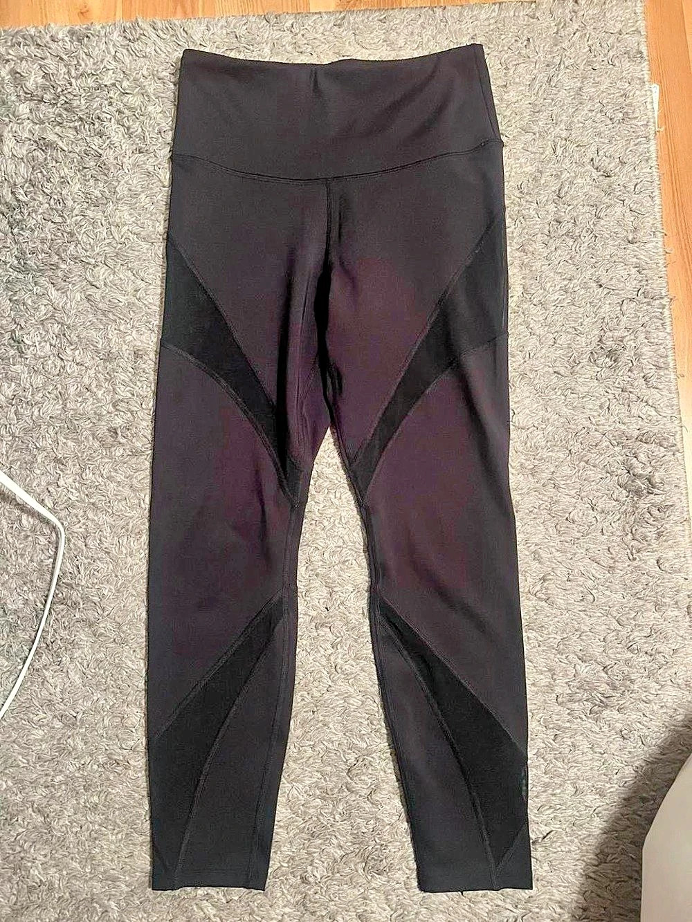 Yvette Geometric Panel Leggings in Black Like New